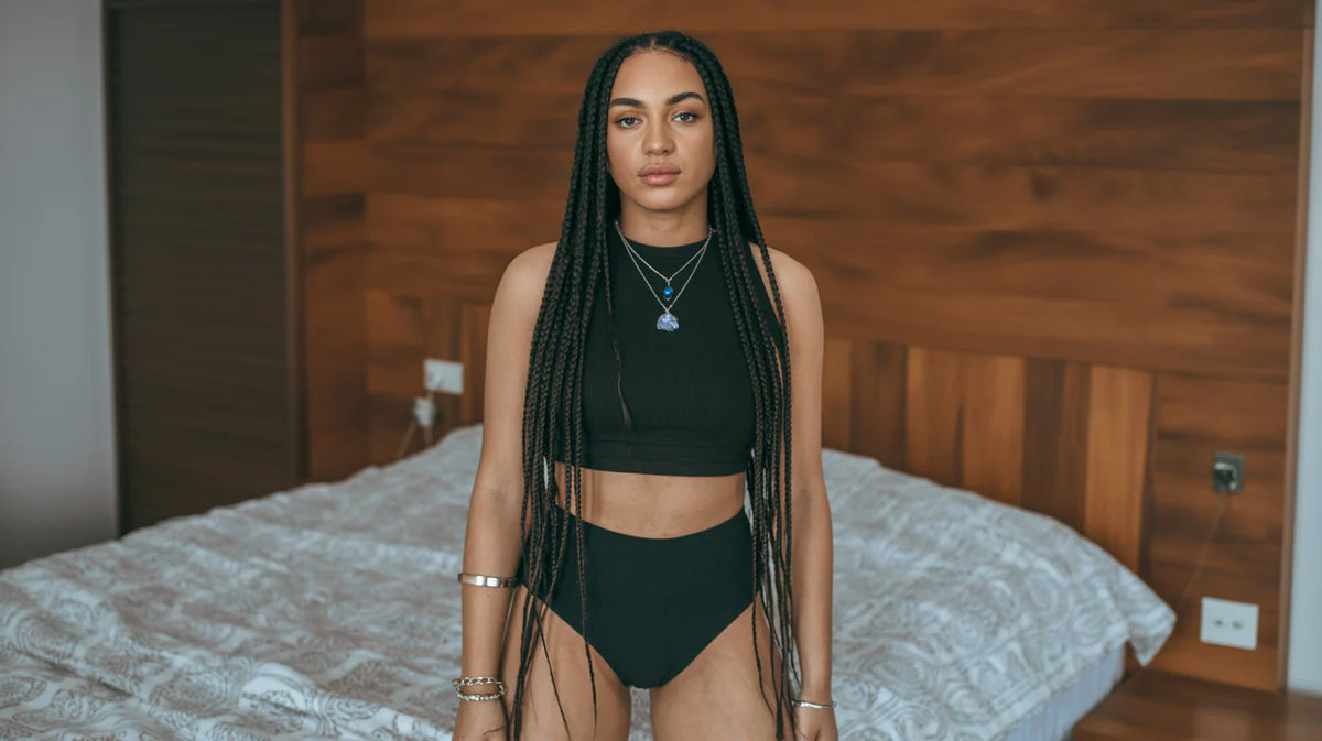 Waarom zwemmen tijdens je menstruatie kan helpen bij menstruatieklachten