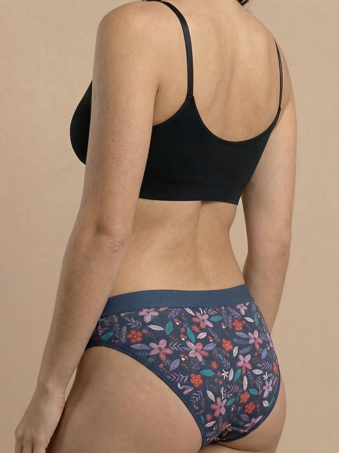 Menstruatie ondergoed tieners, flow met bloemenprint gedragen van achteren