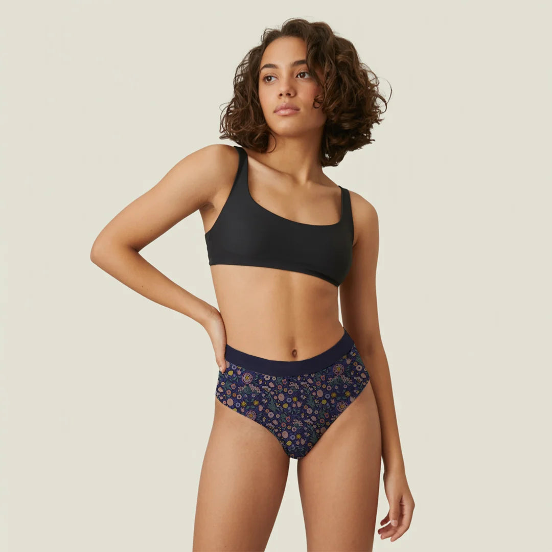 Oendies SoftShield – Blomstermønster V1 – Menstruationstrusser til teenagere