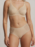 Menstruatie ondergoed apricot, close-up van gedragen everyday brief aan de voorkant