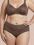 Menstruatie ondergoed bruin, close-up van gedragen classic brief aan de voorkant