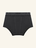 Menstruatie ondergoed zwart, losse boyfriend brief 2.0 in vooraanzicht tegen een lichte achtergrond