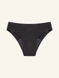 Menstruatie ondergoed zwart, losse classic 2.0 brief in vooraanzicht tegen een lichte achtergrond