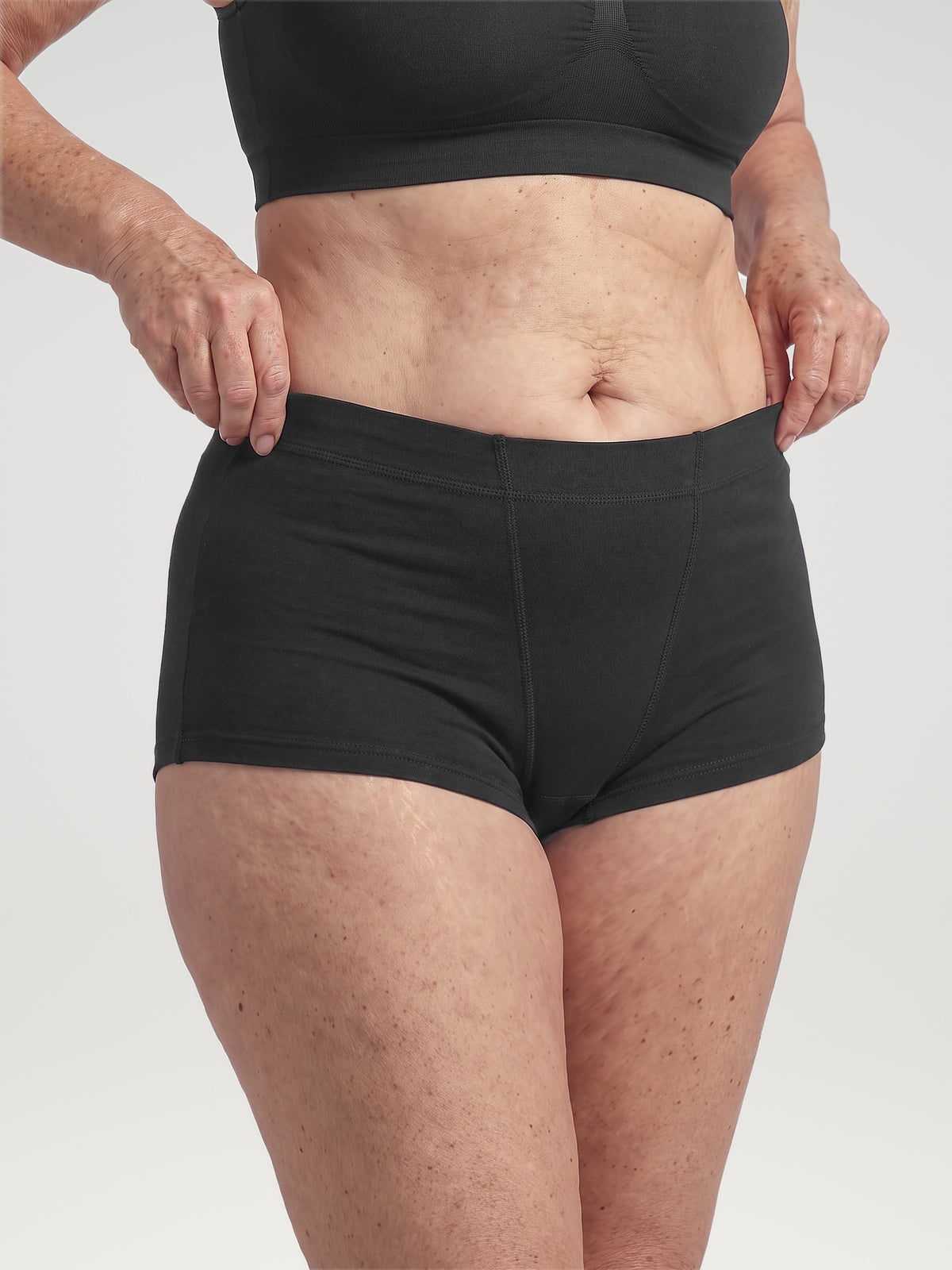 Incontinentie Boxershort Brief zwart, detail van de brede tailleband