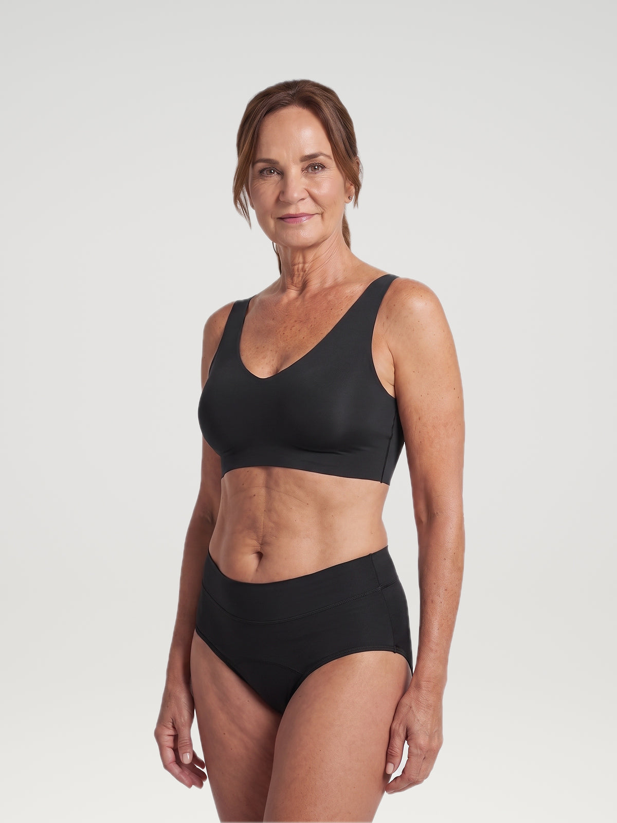 Classic Brief zwart, driekwart aanzicht aan model